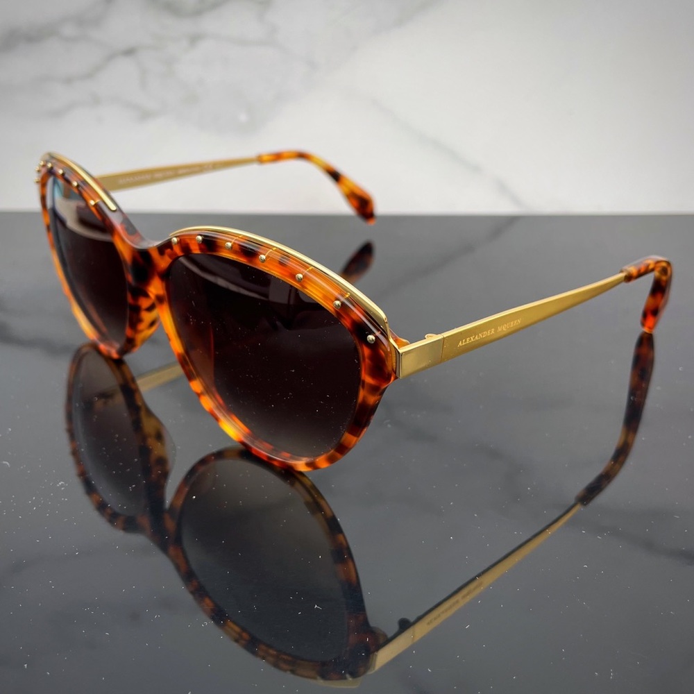 Alexander McQueen women’s AMQ 4241/S tortoise Havana gold cat-eye sunglasses - Picture 6 of 16